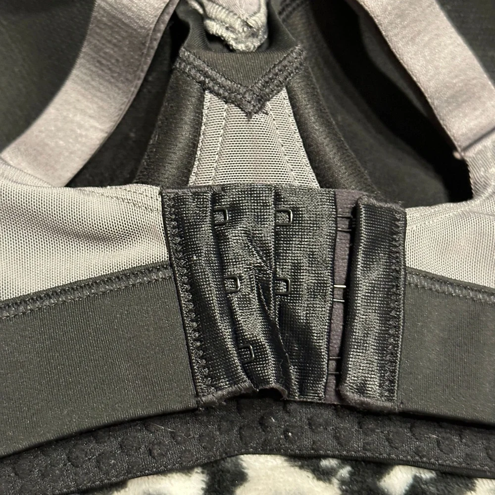 Adidas 34D Black & Gray Cross-back Adjustable Straps Sports Bra